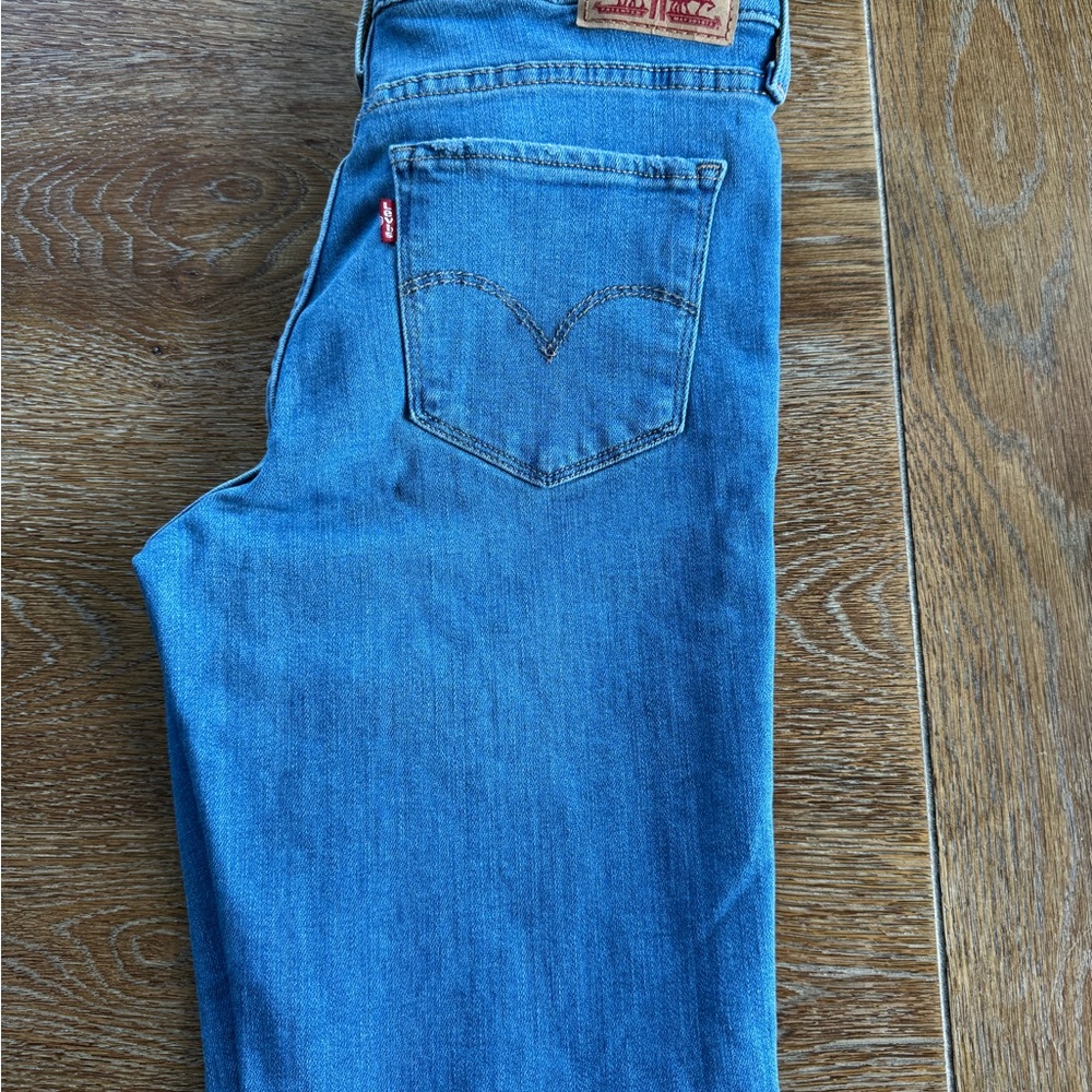 Levi's woman’s Classic Straight Blue Jeans